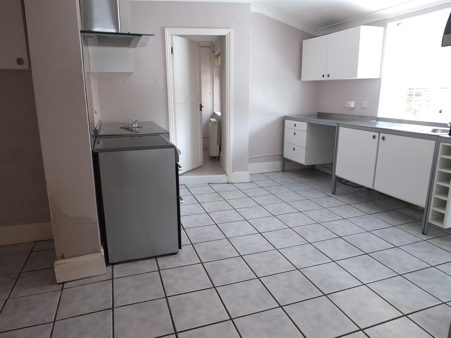 Kitchen/Breakfast Room: